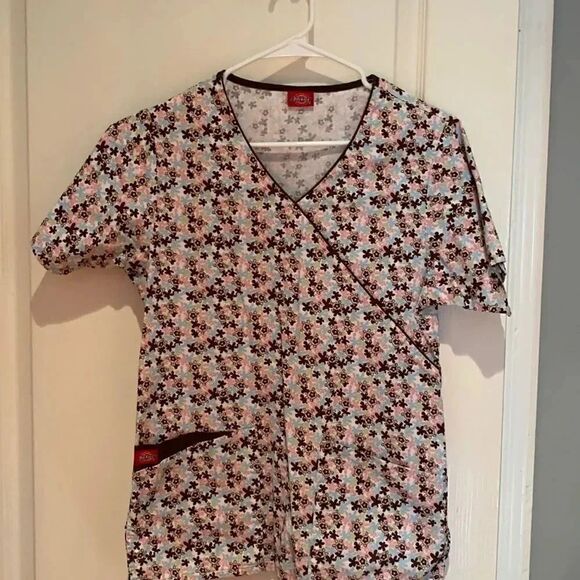 One of my favs! Dickies scrub top size M - Picture 1 of 3